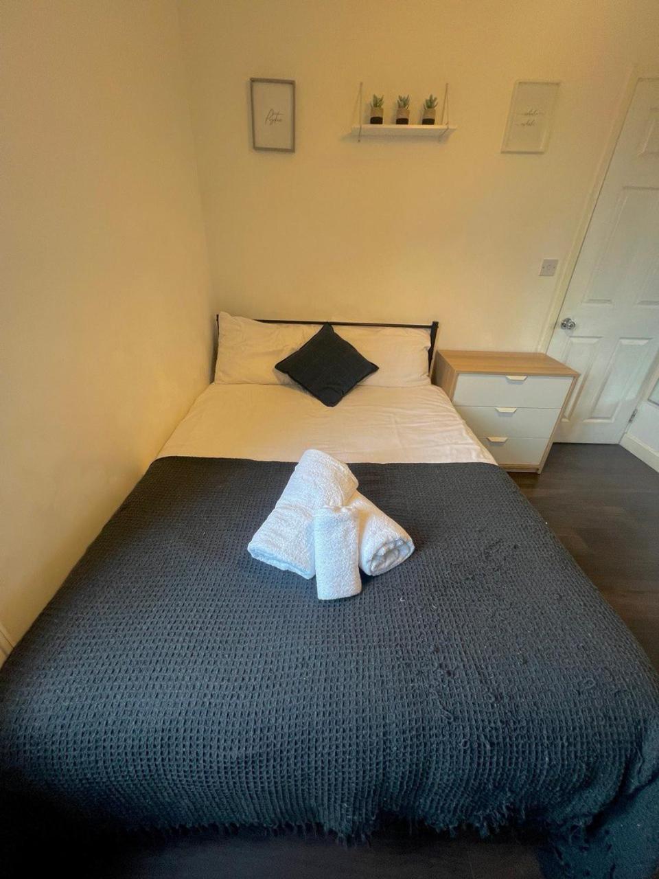 Deluxe Ensuite Double Room With Ensuite كوفنتري المظهر الخارجي الصورة