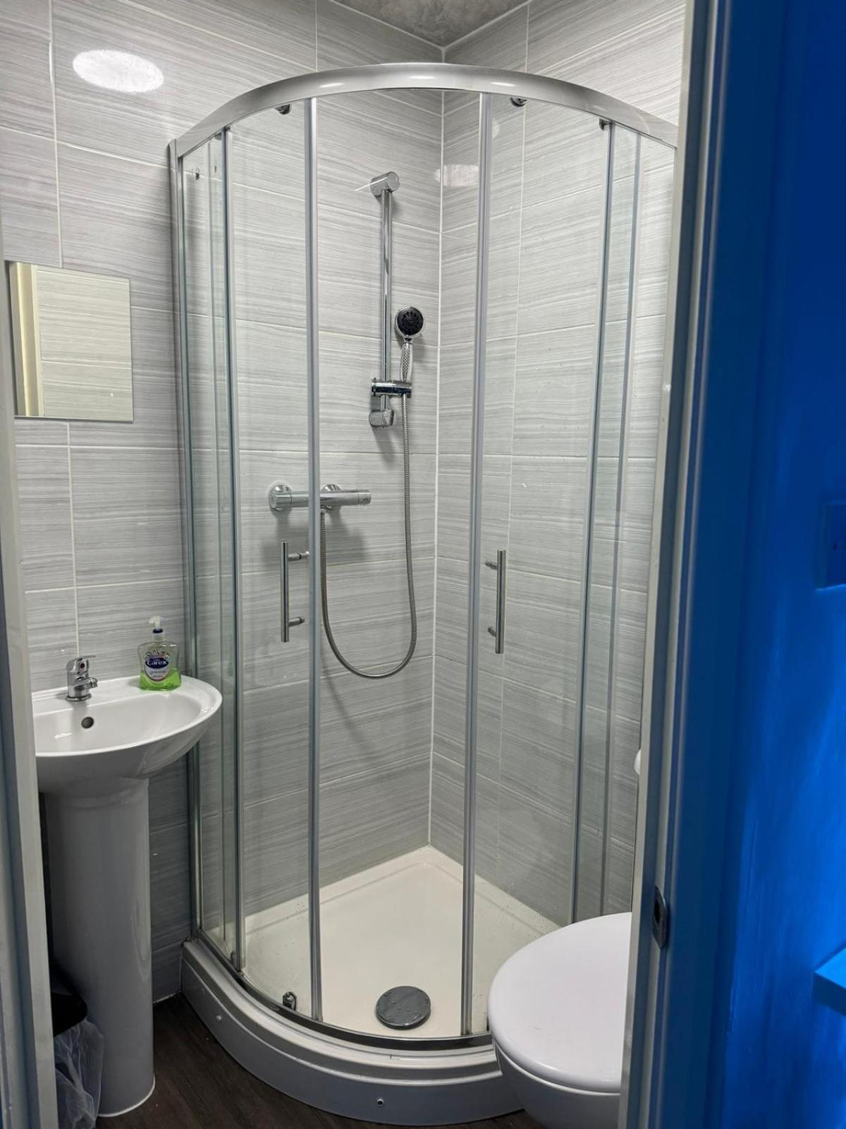 Deluxe Ensuite Double Room With Ensuite كوفنتري المظهر الخارجي الصورة