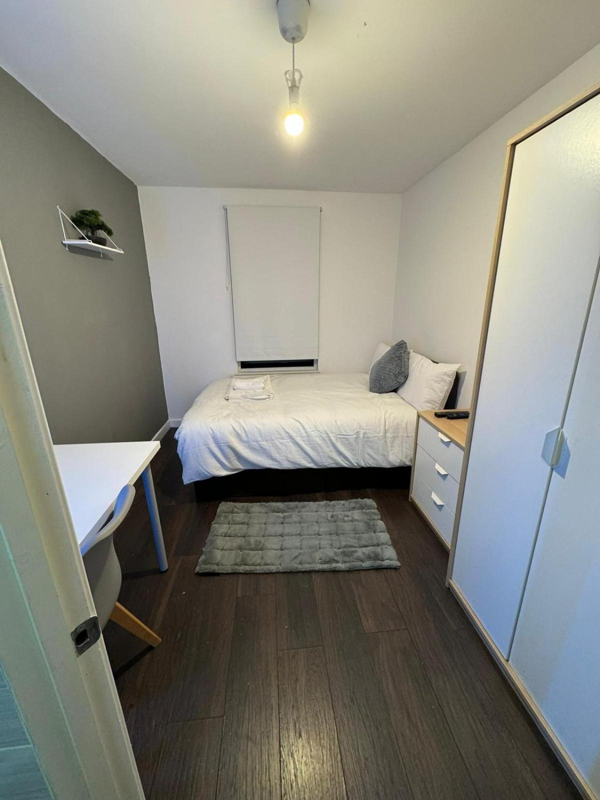 Deluxe Ensuite Double Room With Ensuite كوفنتري المظهر الخارجي الصورة