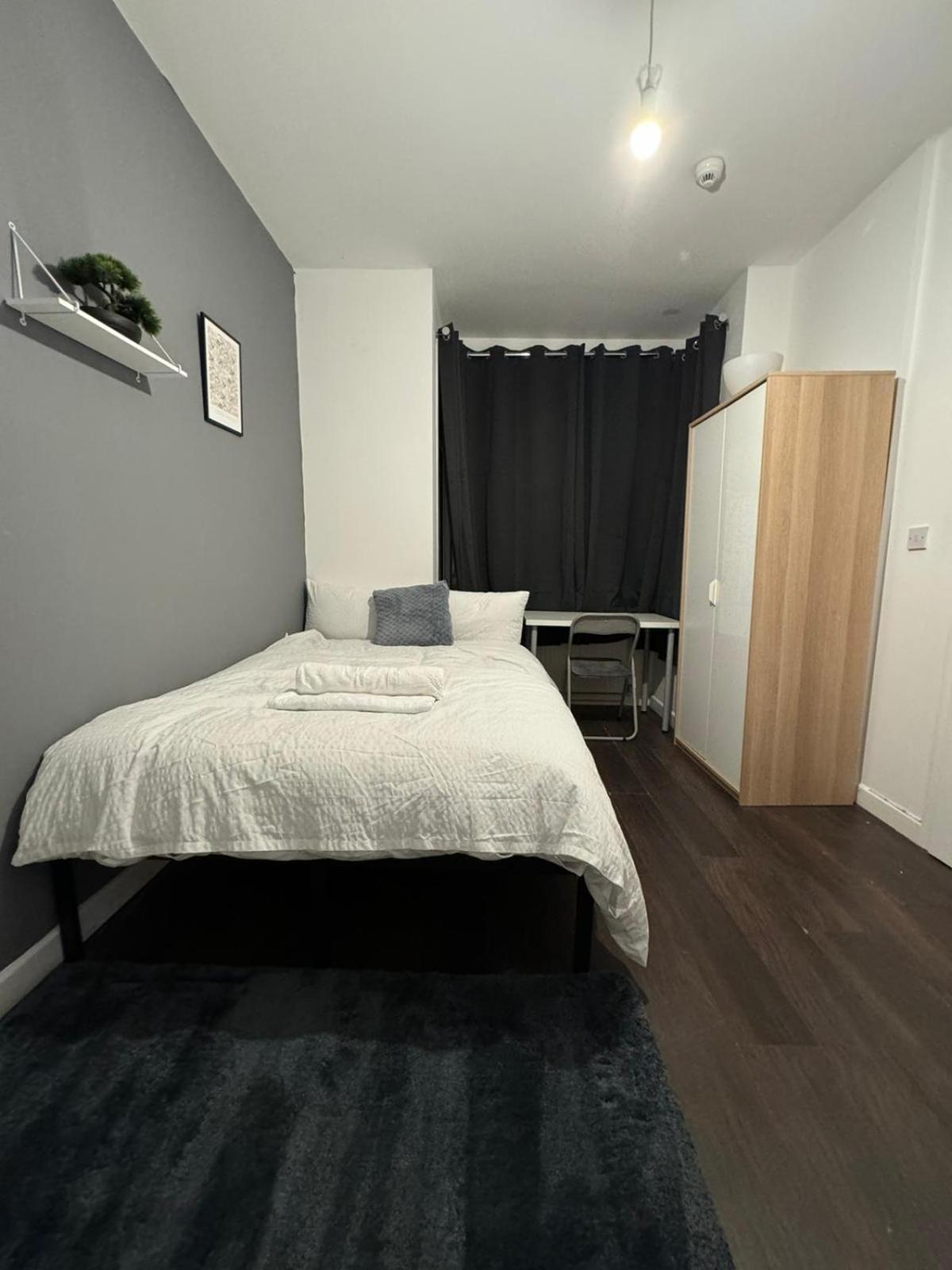 Deluxe Ensuite Double Room With Ensuite كوفنتري المظهر الخارجي الصورة