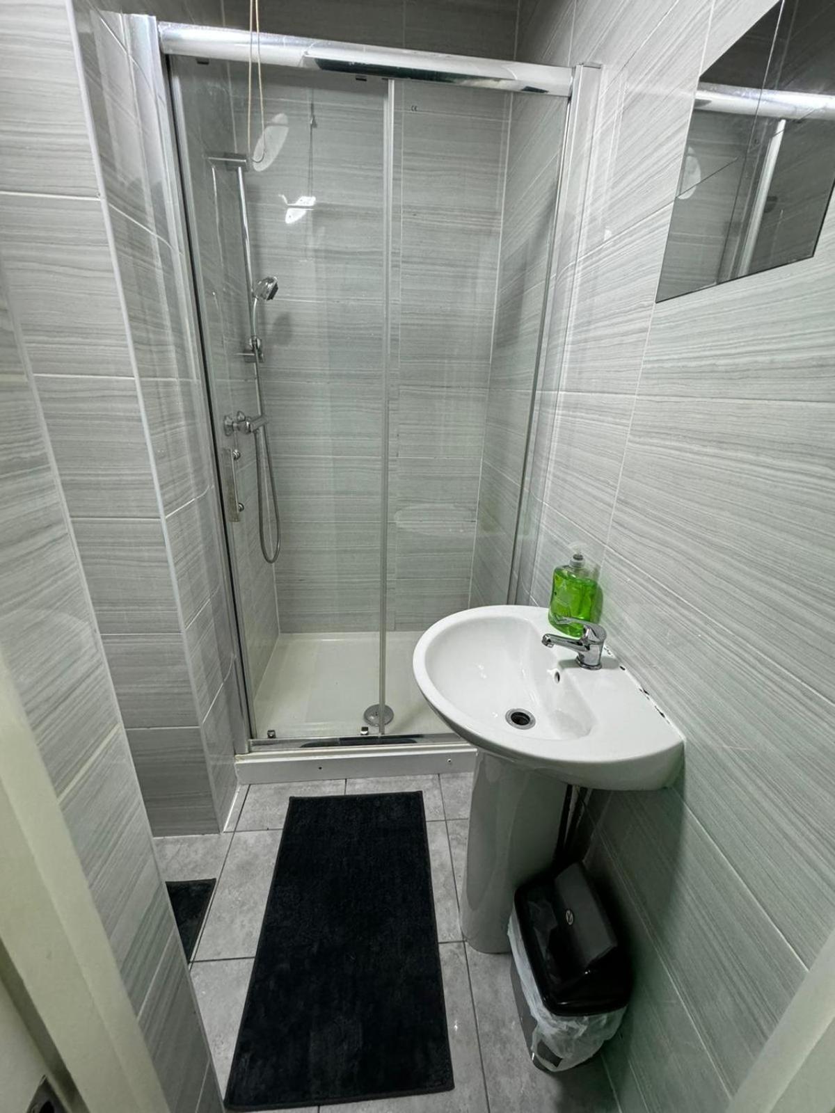 Deluxe Ensuite Double Room With Ensuite كوفنتري المظهر الخارجي الصورة